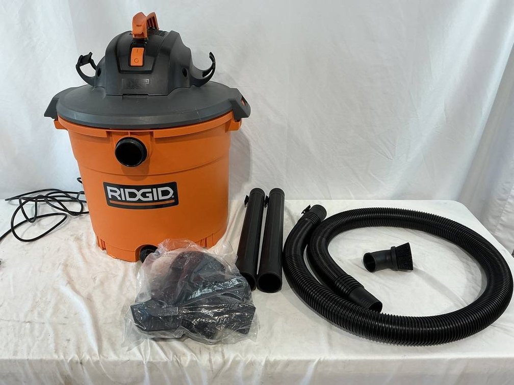 Rigid Wet/Dry Vacuum 16 gal, 5 Peak HP With Accessories