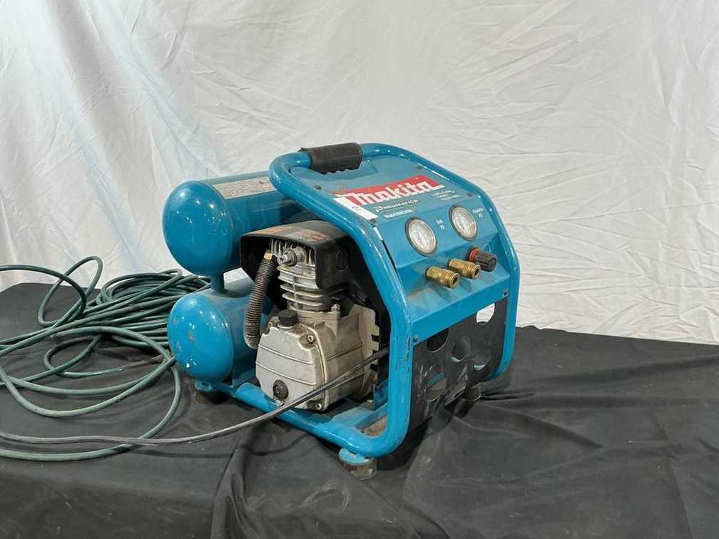 Makita 4.2 Gallon Air Compressor