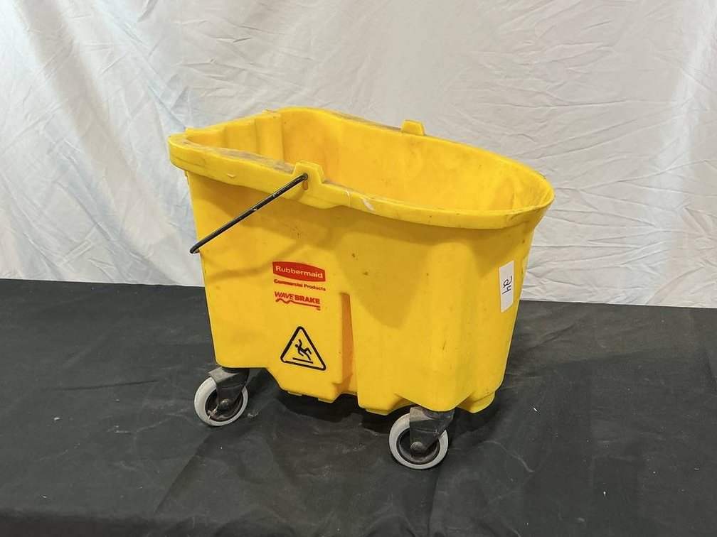 Rubbermaid WaveBrake Commercial Mop Bucket