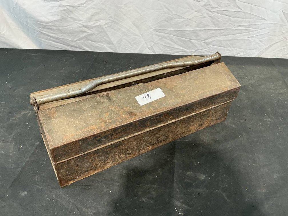 19" Used Metal Toolbox