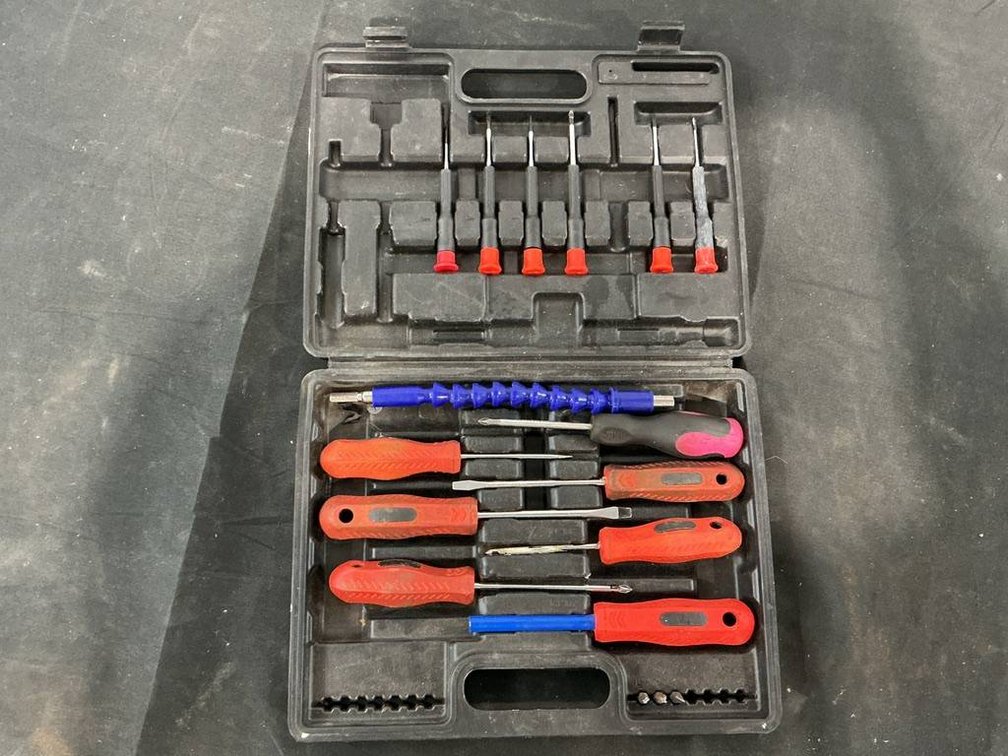 Pittsburgh 14-Piece Screwdriver Set