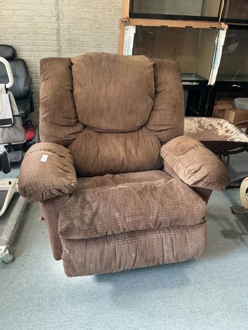 Image for Ellen Luetchens Household Auction