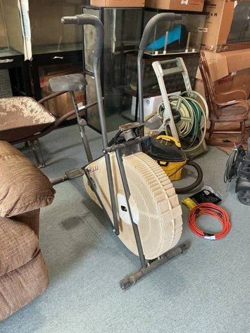Image for Ellen Luetchens Household Auction