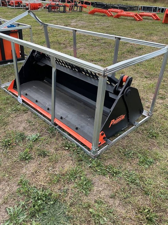 Unused Pabreak 72" Skid Steer Clamshell Bucket
