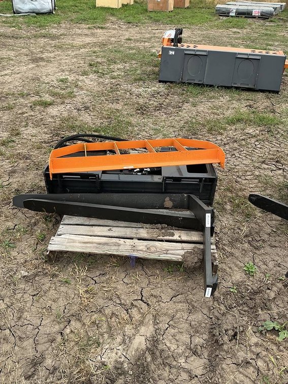 Unused ARTEER 48" Hydraulic Pallet Forks