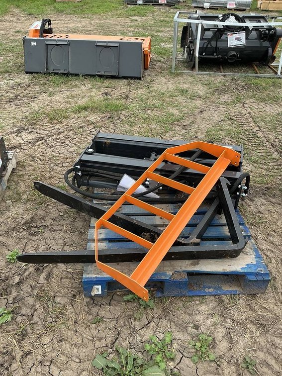 Unused ARTEER 48" Hydraulic Pallet Forks