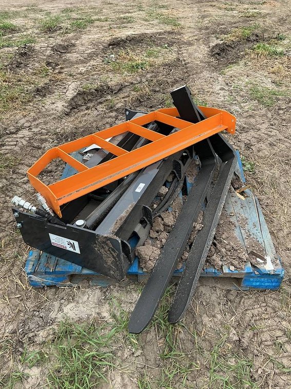 Unused ARTEER 48" Hydraulic Pallet Forks