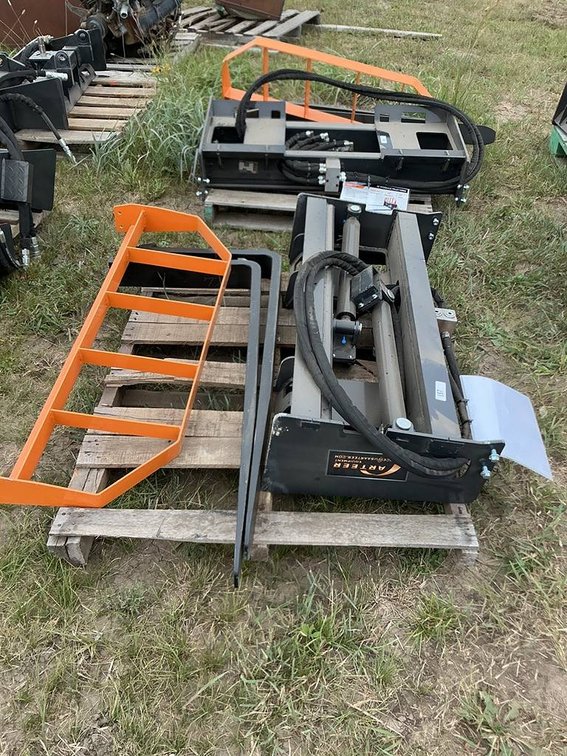 Unused ARTEER 48" Hydraulic Pallet Forks