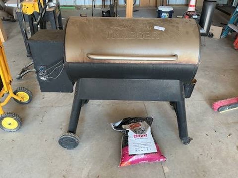 Traeger 350 Pro Pellet Grill/Smoker