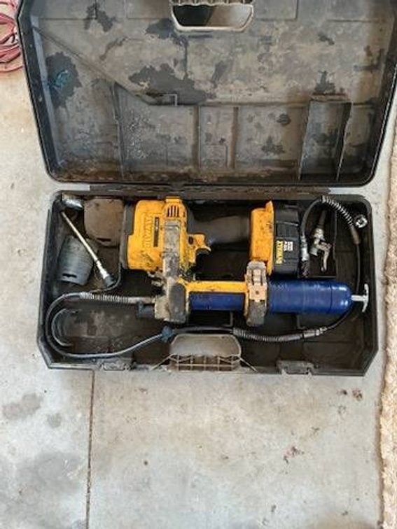 DeWalt 18V Grease Gun