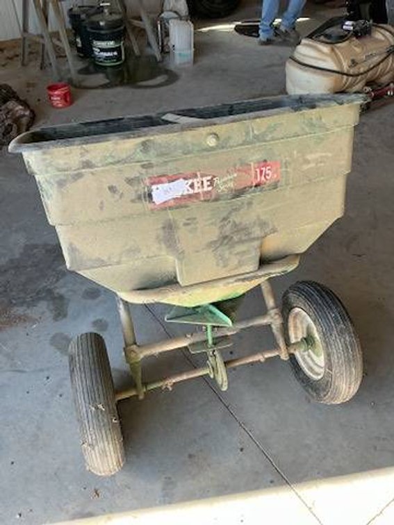 Huskee 175 lb Lawn Spreader