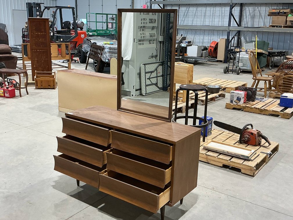Dresser And Vanity