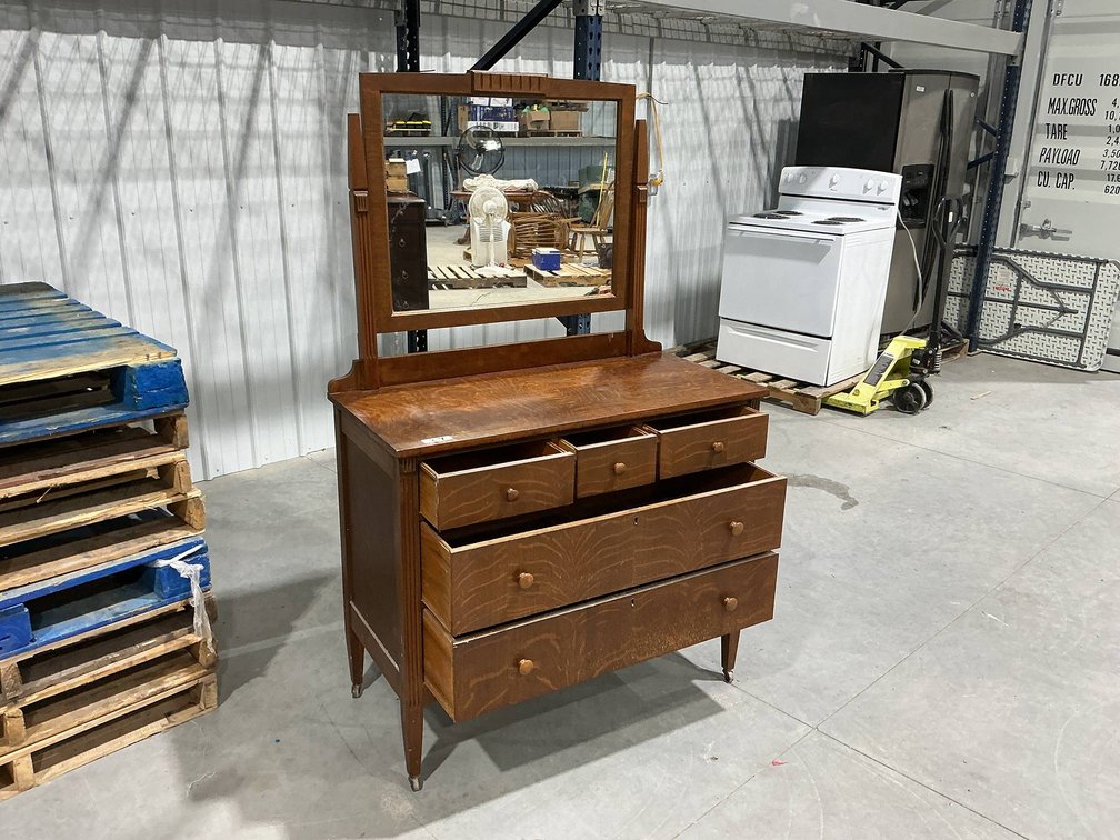 Dresser With Mirror