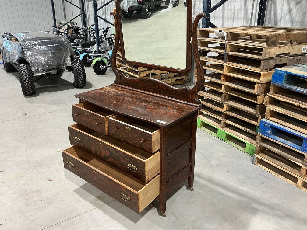 Dresser With Mirror