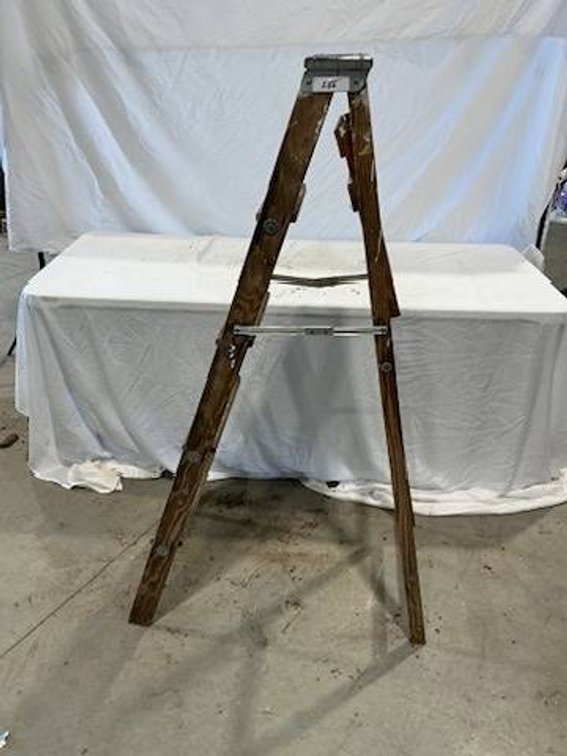 5' Wooden Ladder