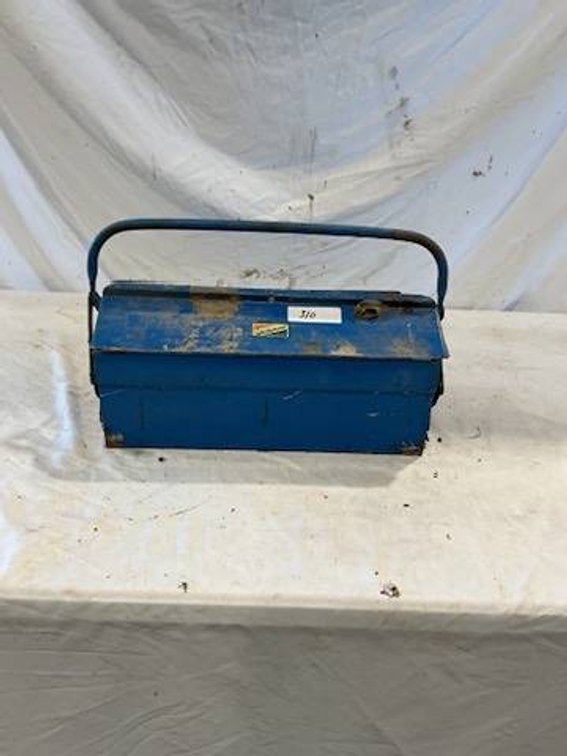 Flying Swallow Split tool Box