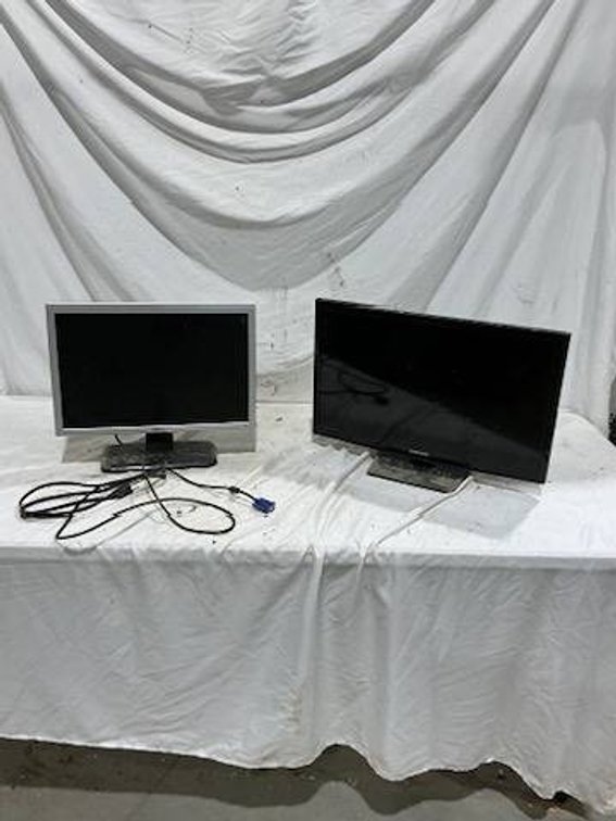 Dell 21" Desktop Monitor, and a Samsung 26" Monitor