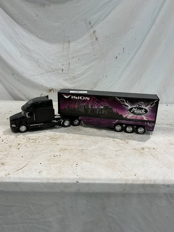 NewRay Mack Vision 1:32 Scale Die-Cast Semi and Trailer