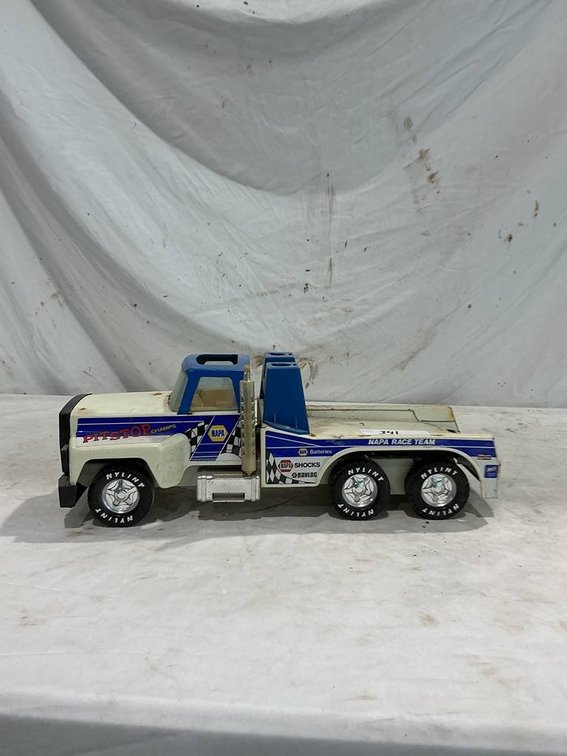 Nylint 1:16 Scale Die-Cast Napa Tow Truck