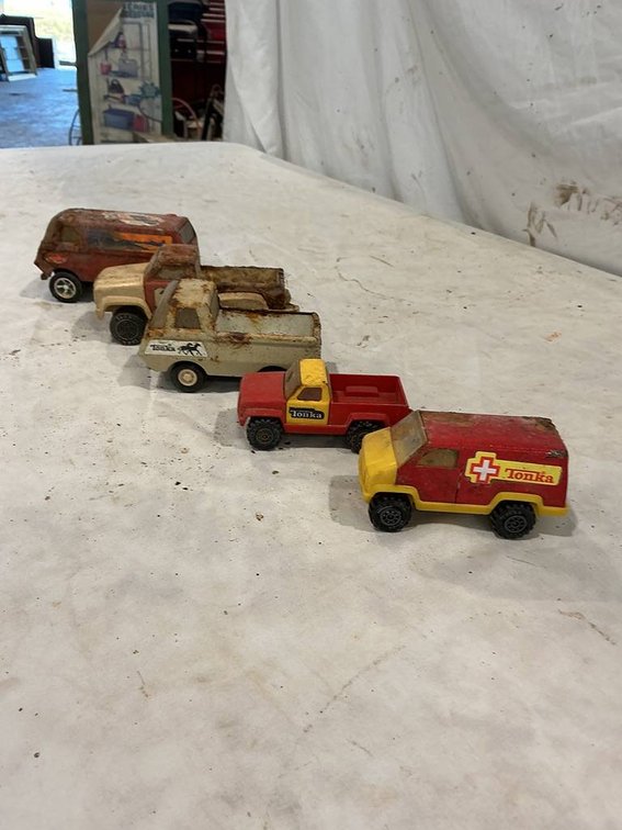 5- Vintage Tonka 1:32 Scale Cars/Trucks