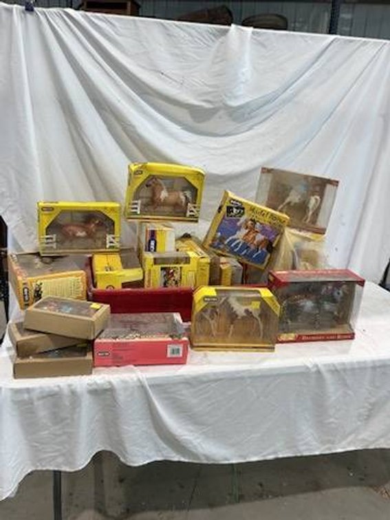 Lots of Breyer Horse Figurines