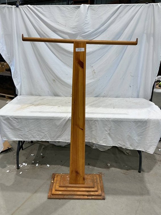Oak Quilt Hanger