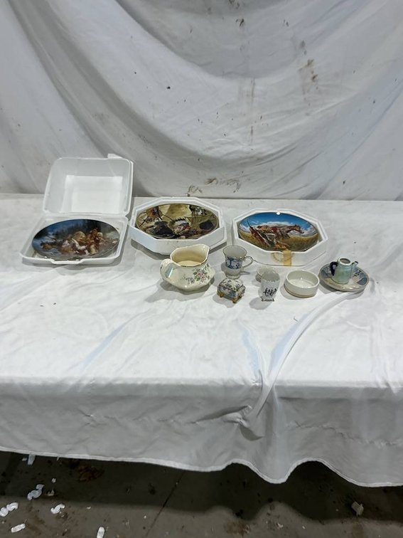 Misc. Fine China Details in Description