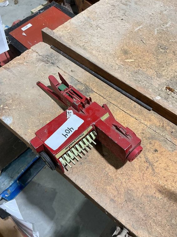 Ertl Interational 1:16 Scale Hay Baler