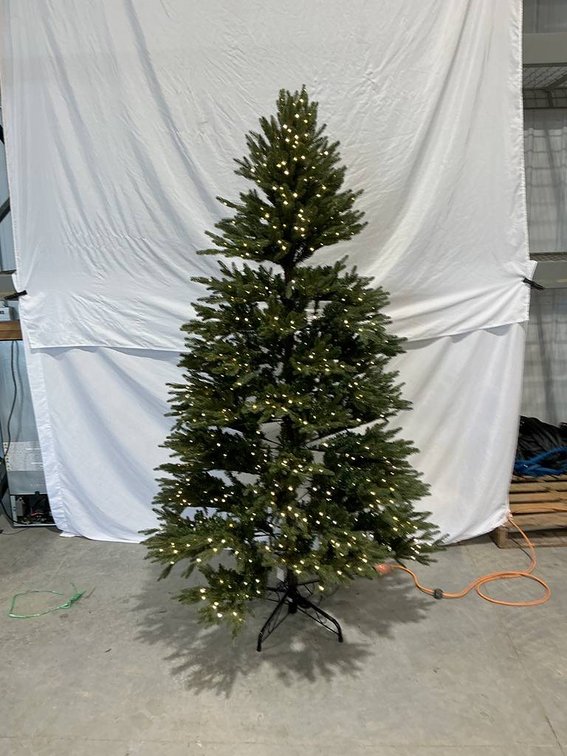 Home Accent Holiday Christmas Tree 7.5ft