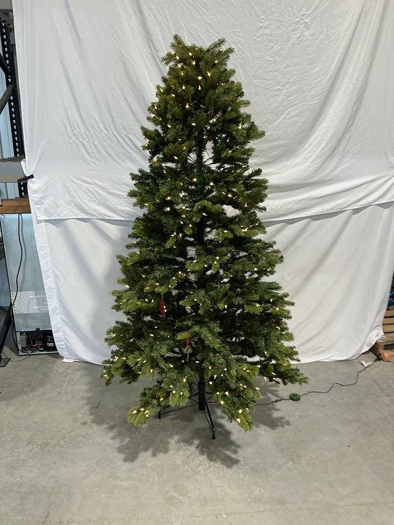 Home Accent Holiday Christmas Tree 7.5ft