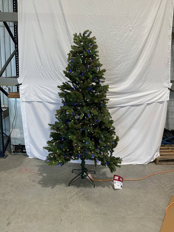 Home Accent Holiday Christmas Tree 7.5ft
