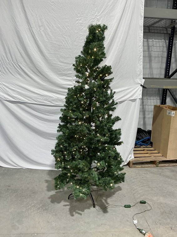 Home Accent Holiday Christmas Tree 7.5ft