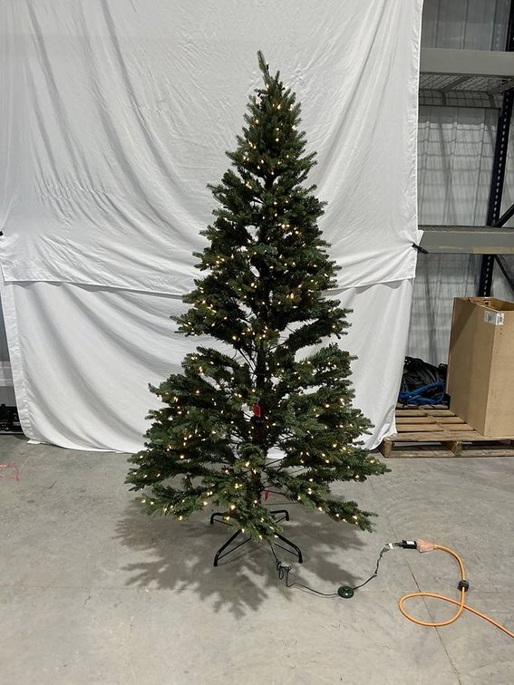 Home Accent Holiday Christmas Tree 7.5ft