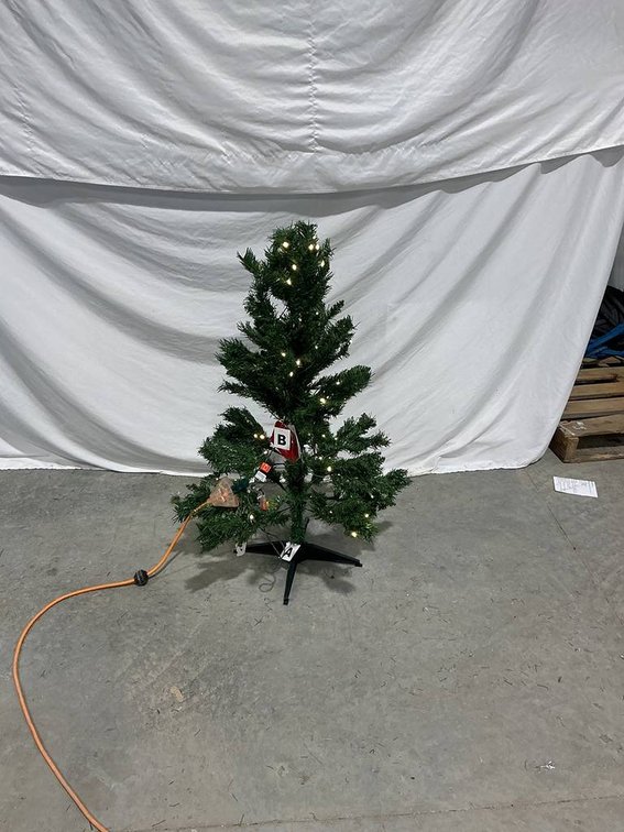 Home Accents Holiday 4 ft tree