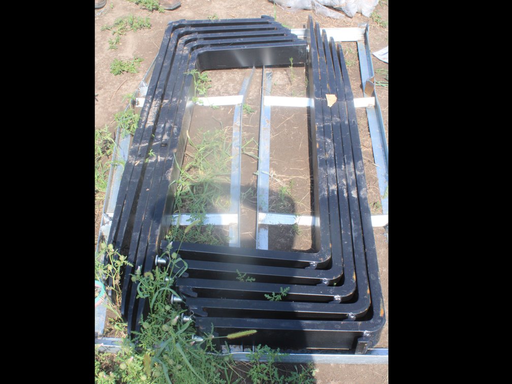 Unused Landhonor 5' Pallet Forks