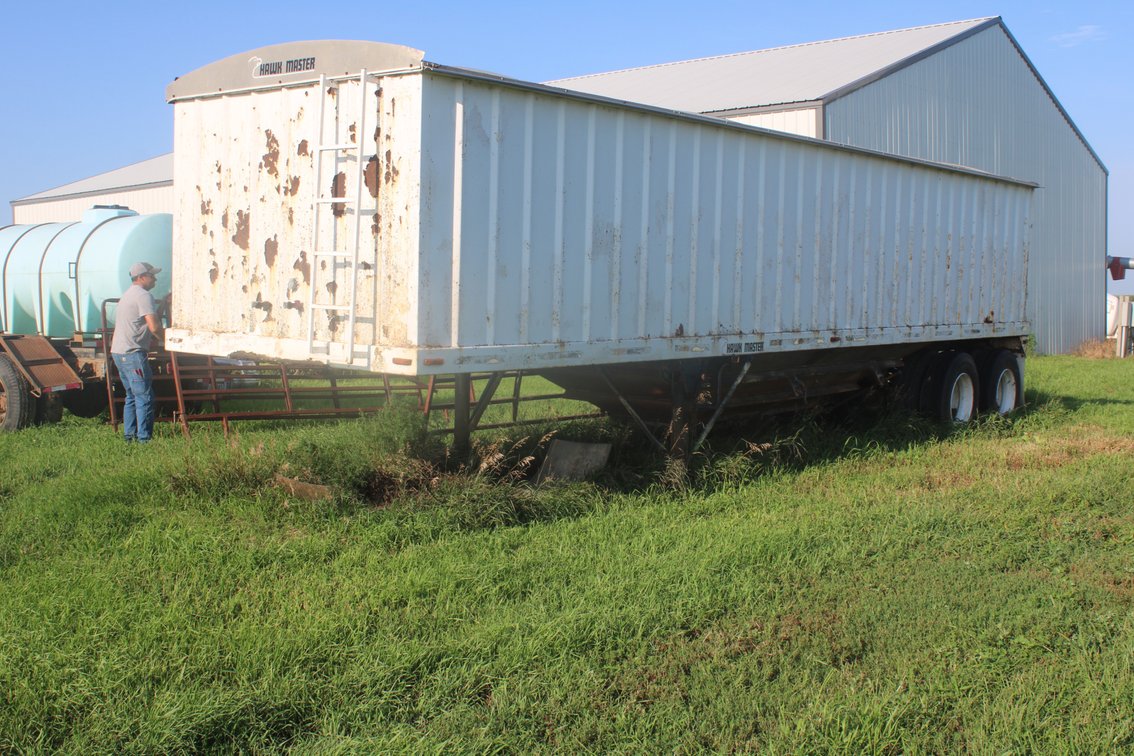 Hawk Master 32' Grain Trailer