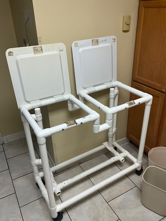 Rolling laundry hamper