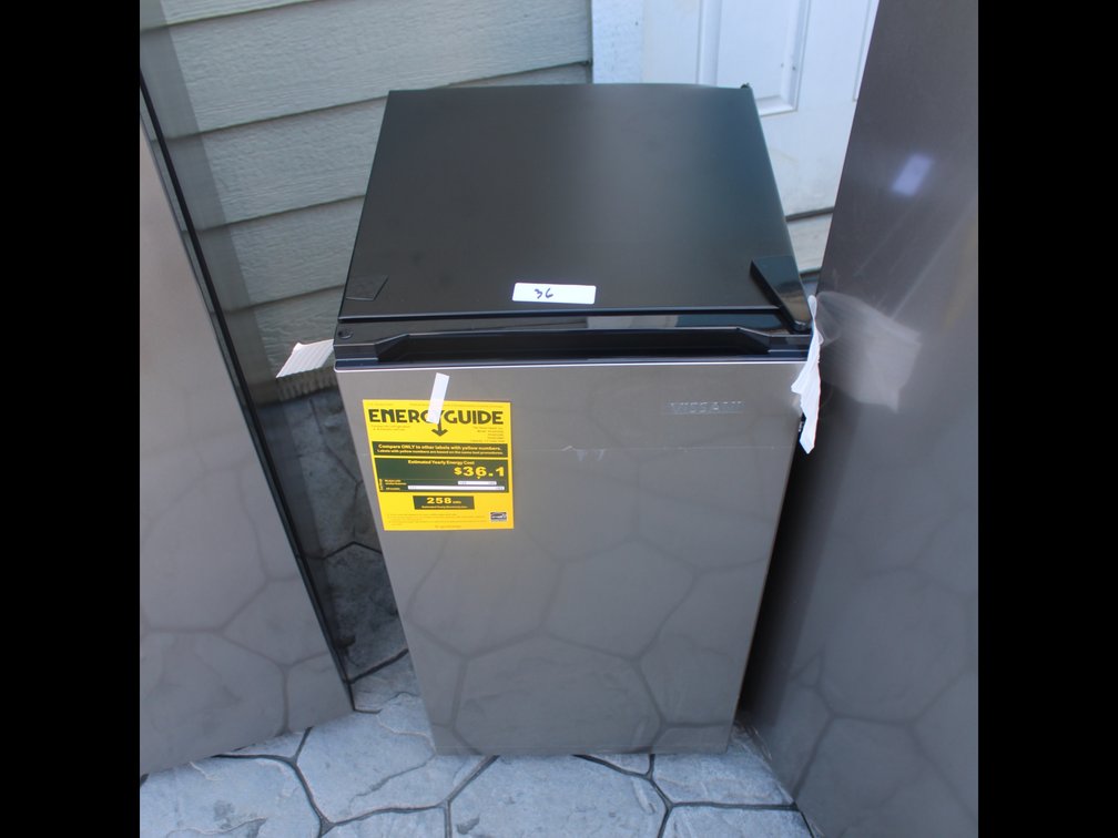 Vissani 3.2 Cu ft. Mini Fridge