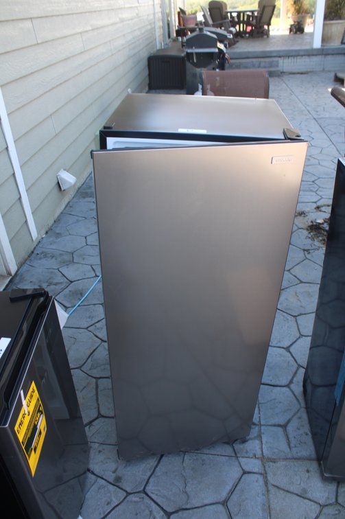 Vissani Fridge/Freezer