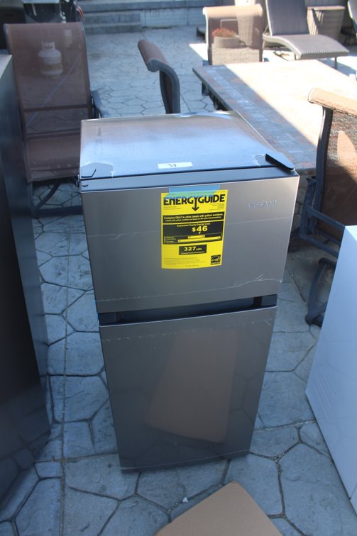 Vissani Mini Fridge/Freezer 4.5 Cu ft.