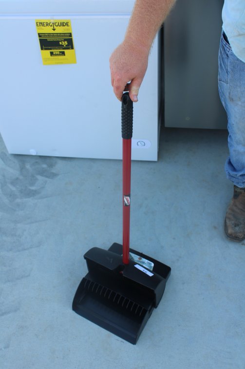 Closed Lid Dust Pan