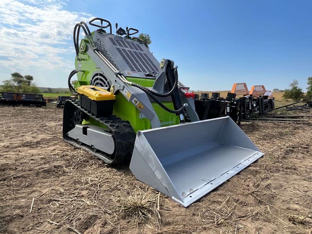 LandHero LDH-T460 Mini Skidsteer