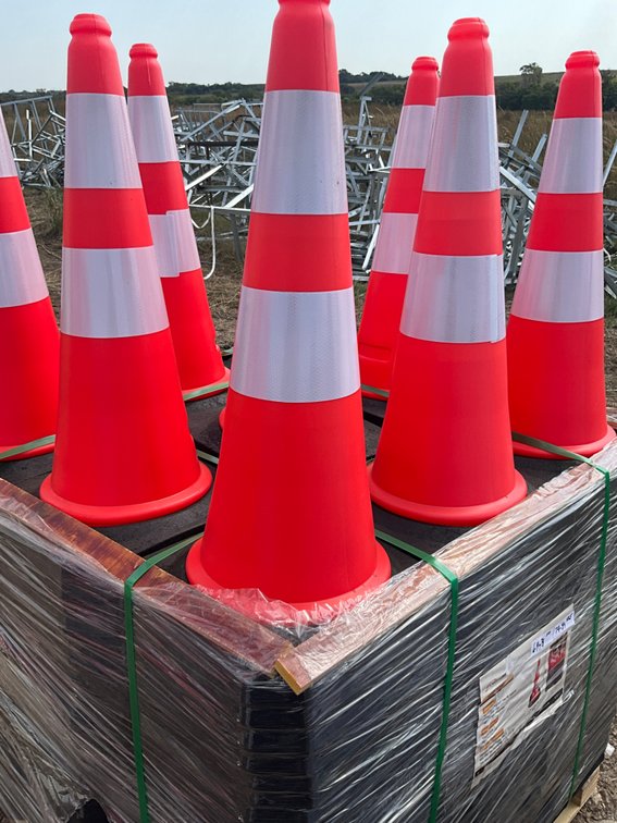 10 - LandHero Road Cones