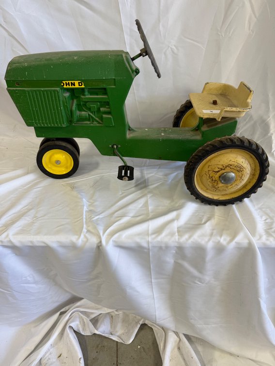 ERTL John Deere Pedal Tractor