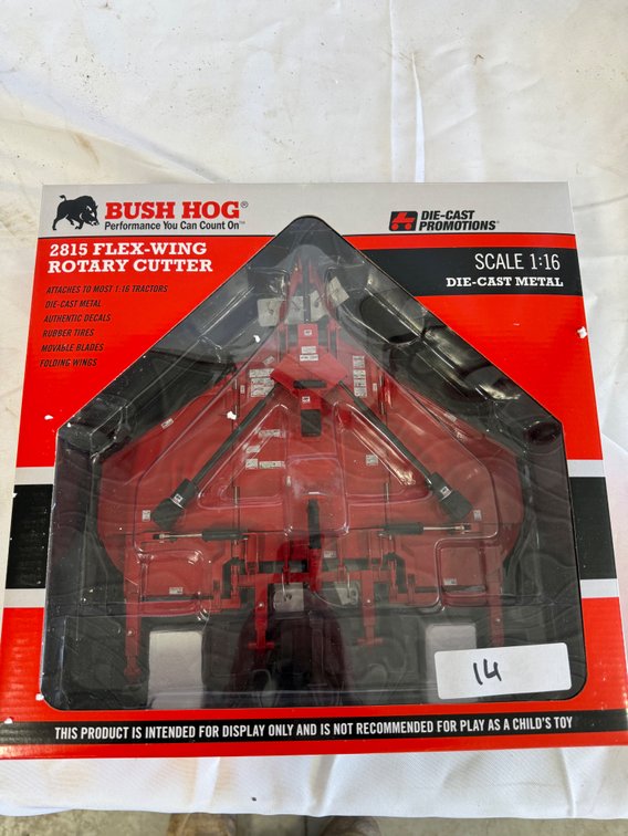 ERTL Bush Hog 2815 Flex Wing Rotary Cutter 1/16 Scale