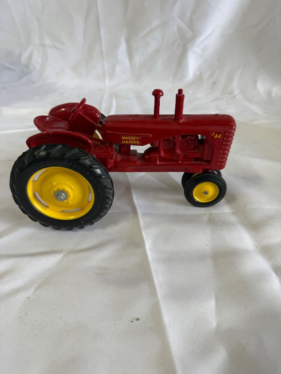 Massey Harris 44 Tractor 1/16 Scale