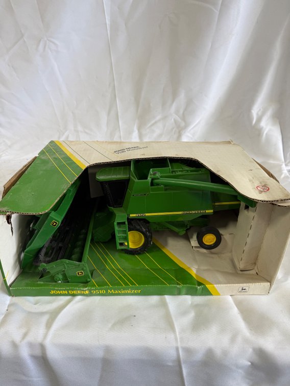 ERTL John Deere 9510 Maximizer Combine 1/28 Scale