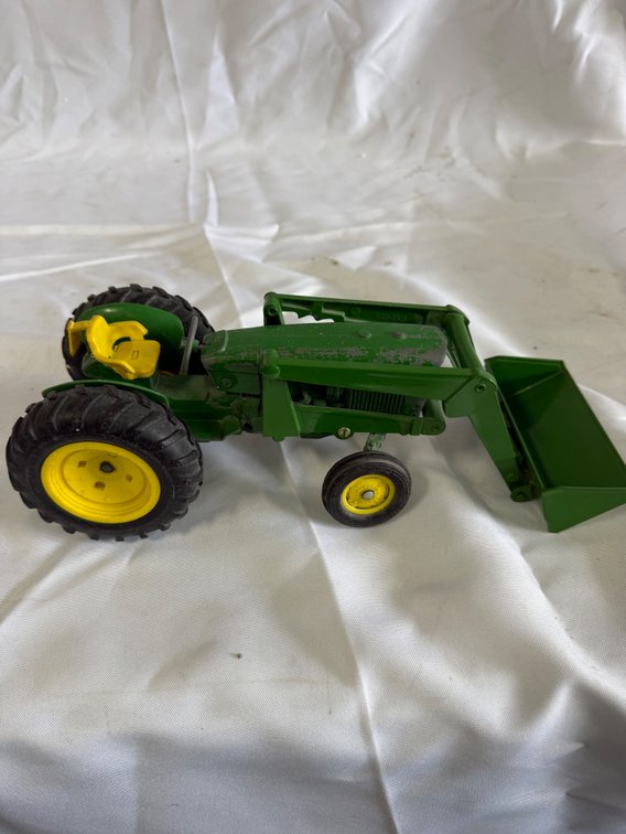 John Deere 4020 Tractor 1/16 Scale