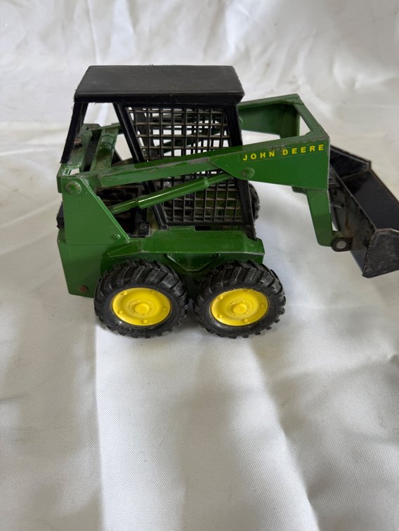 ERTL John Deere SkidSteer 1/16 Scale