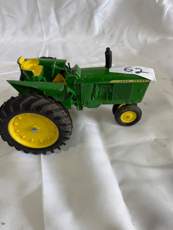 John Deere 1/16 Scale Tractor 